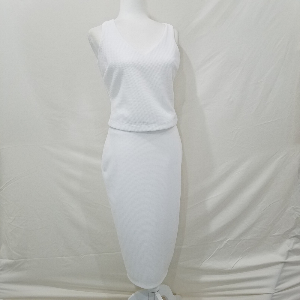 Bisou Bisou White Sleeveless Top and Skirt Set